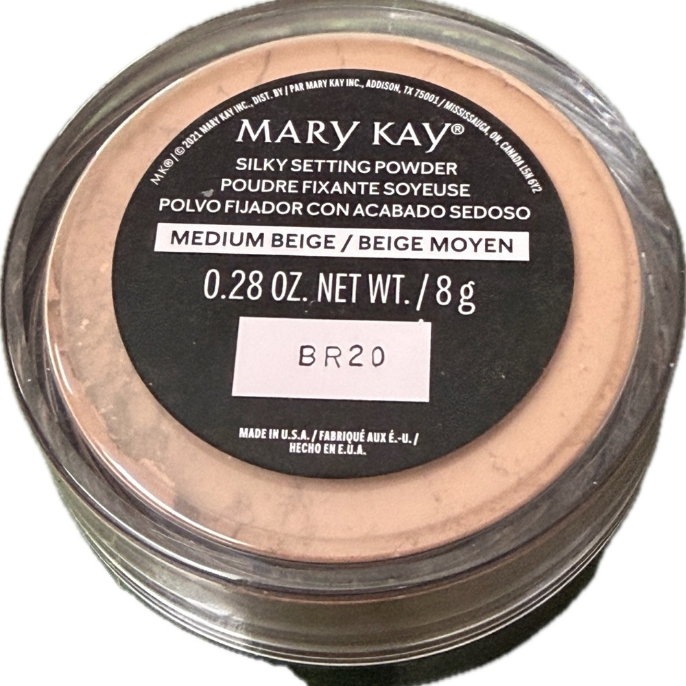 Mary Kay® Silky Setting Powder
.28 oz. - Medium Beige BRAND NEW